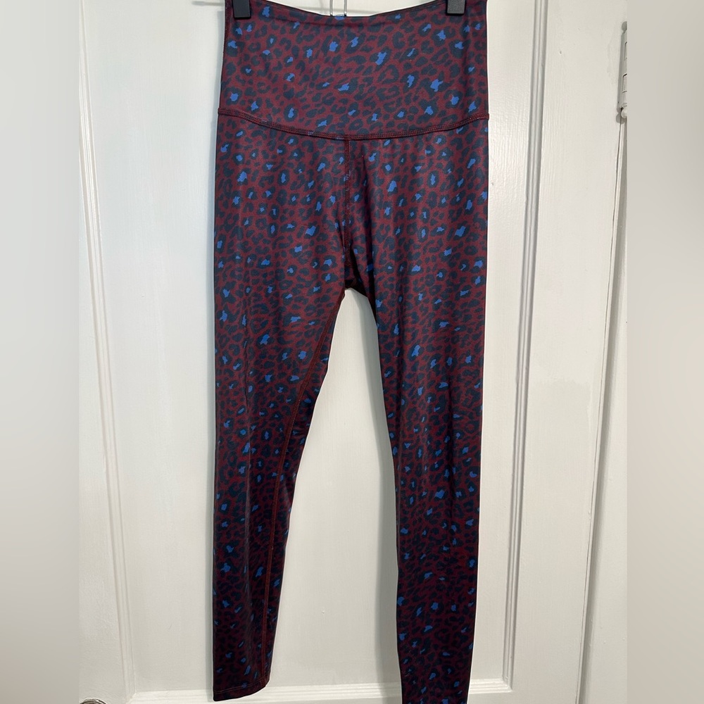 BEYOND YOGA x BARRE3 leggings.